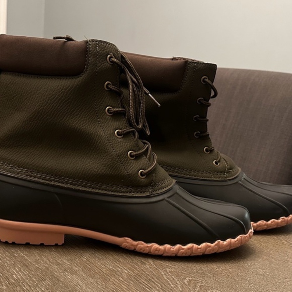 WORN ONCE WEATHERPROOF VINTAGE OLIVE GREEN RAIN BOOTS - Size 12